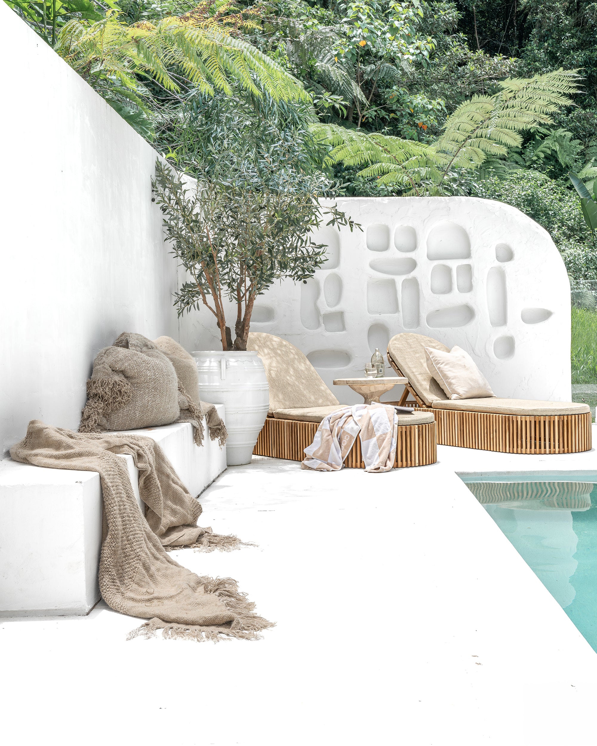 Omaanda Sun Lounger | Luxury Natural Uniqwa Collections