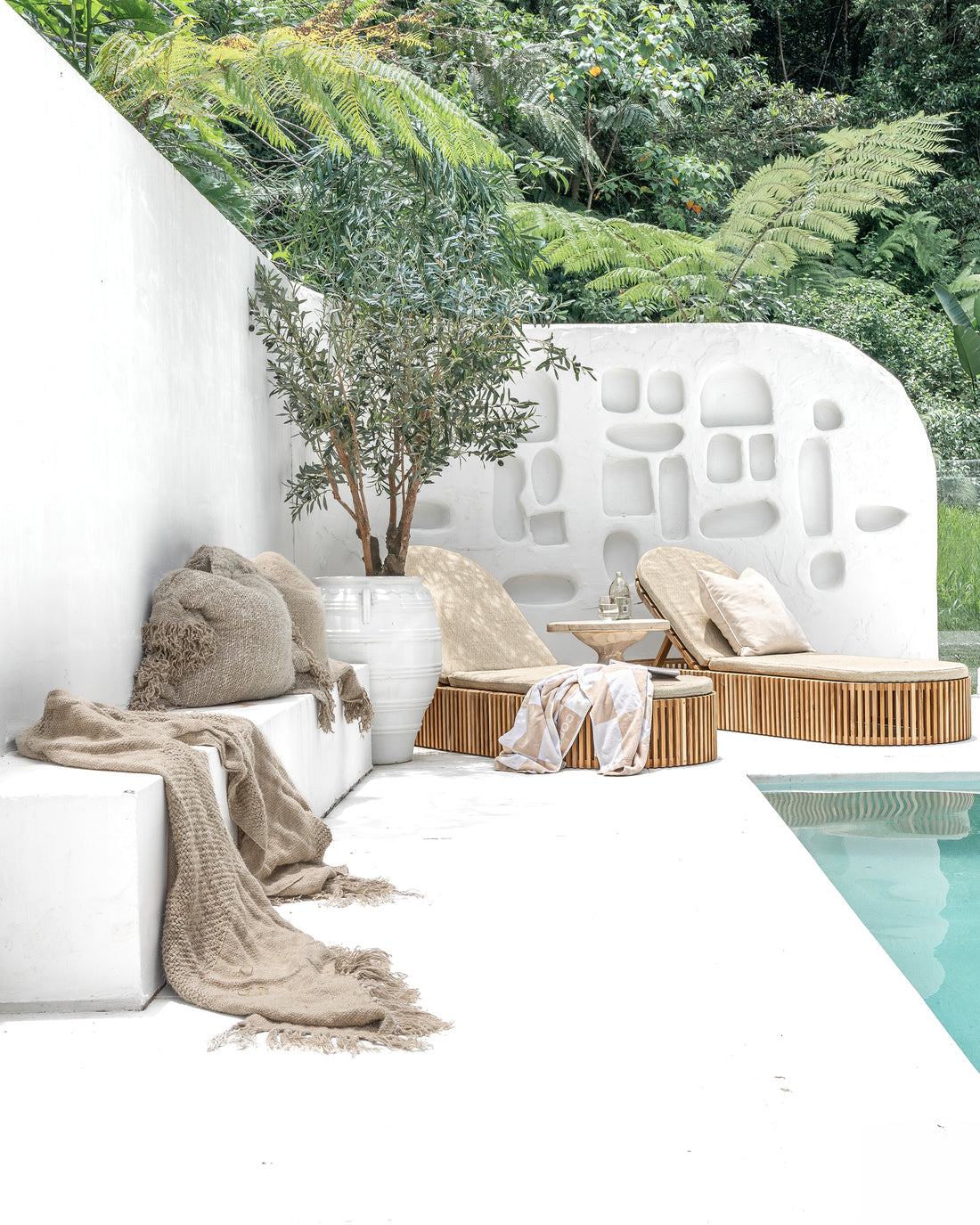 Omaanda Sun Lounger | Luxury Natural