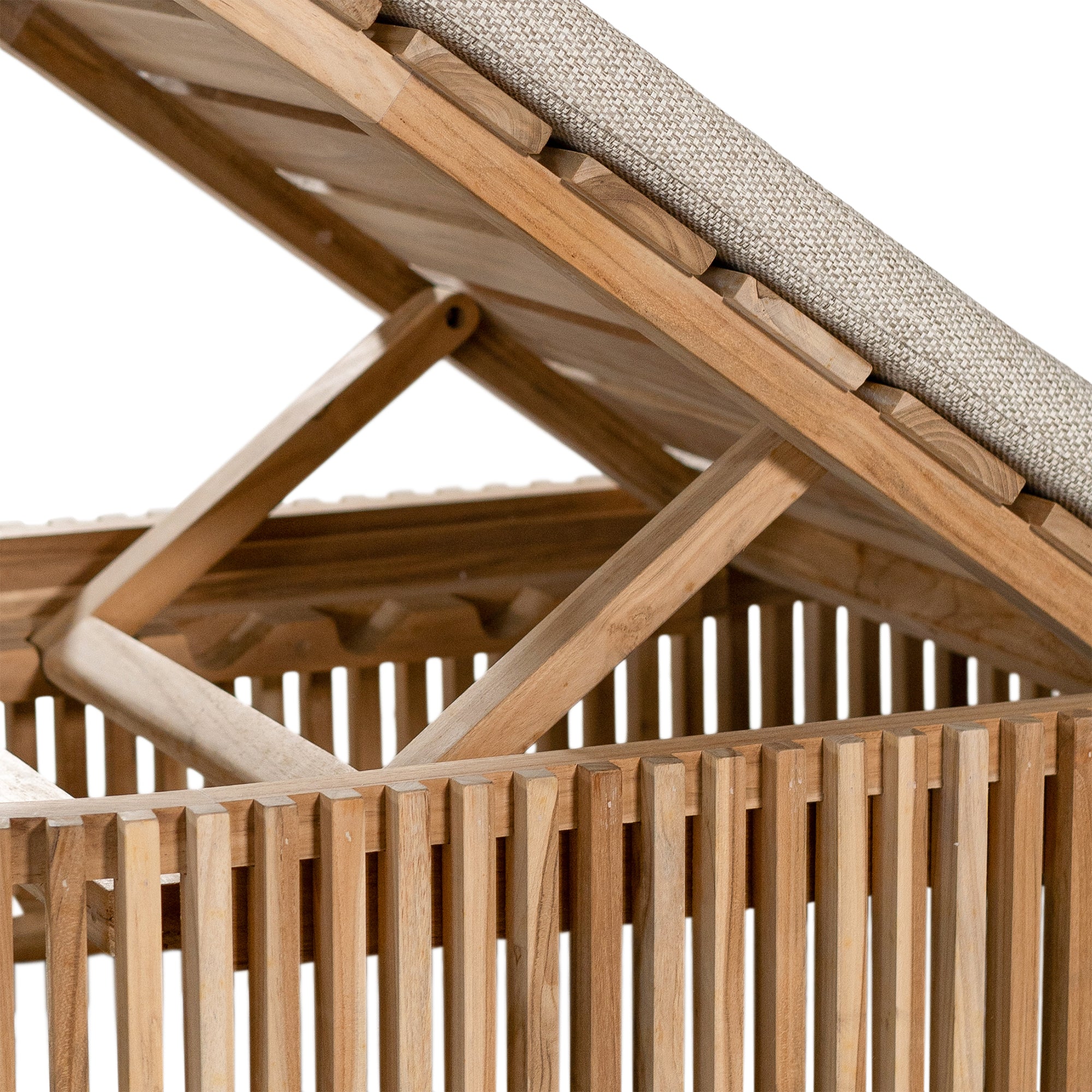 Omaanda Sun Lounger | Luxury Natural Uniqwa Collections