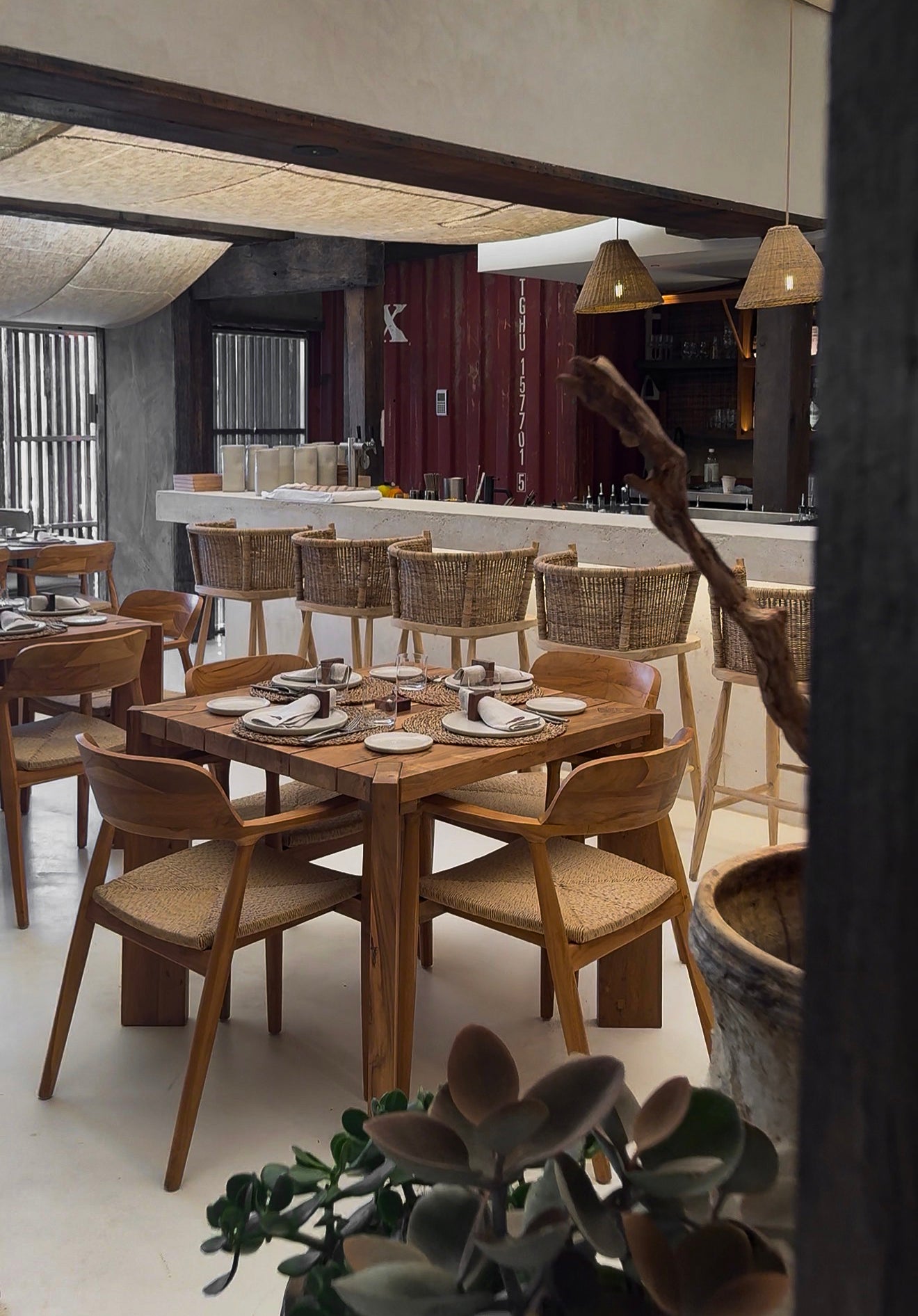 Moya Barchair Uniqwa Collections