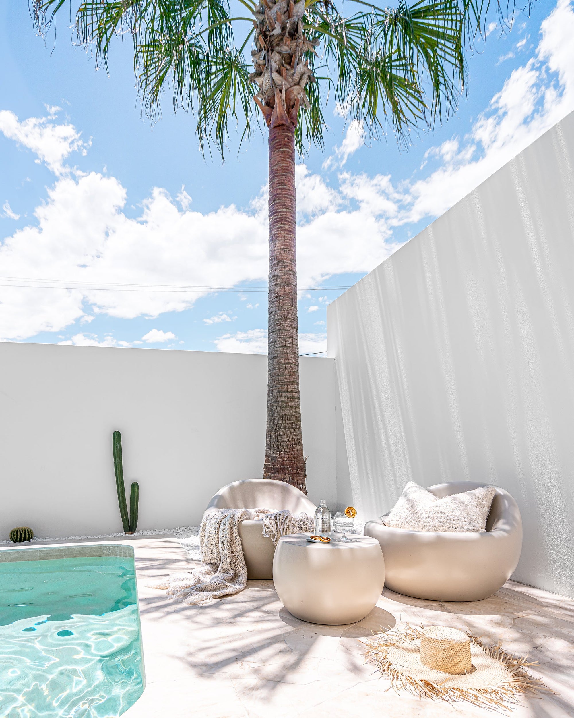 Santorini Side Table | Black Uniqwa Collections