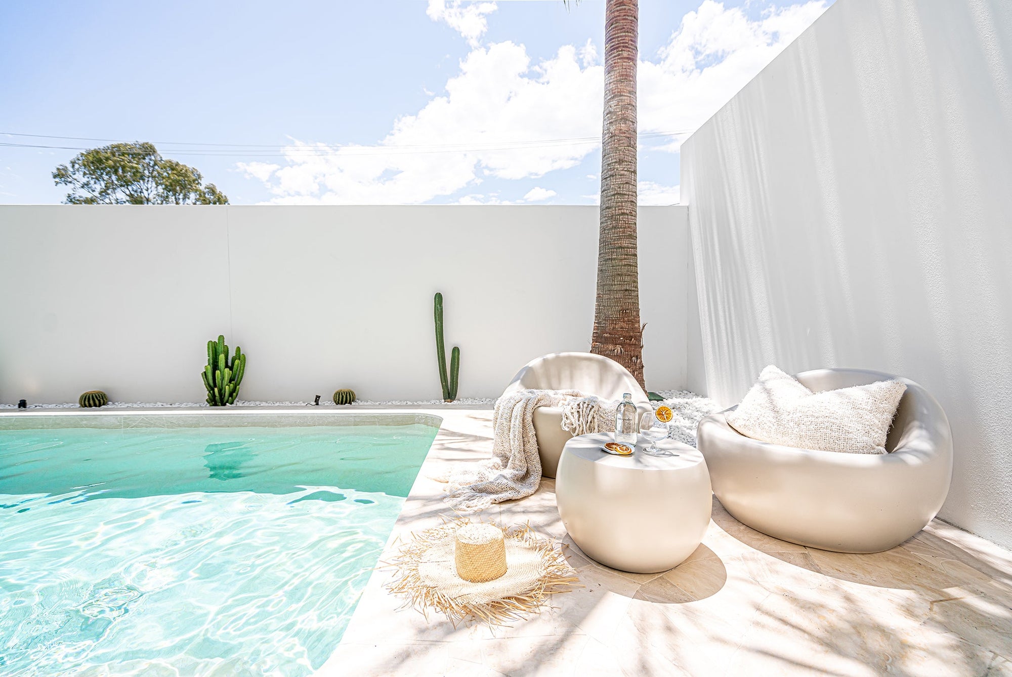 Santorini Side Table | Black Uniqwa Collections