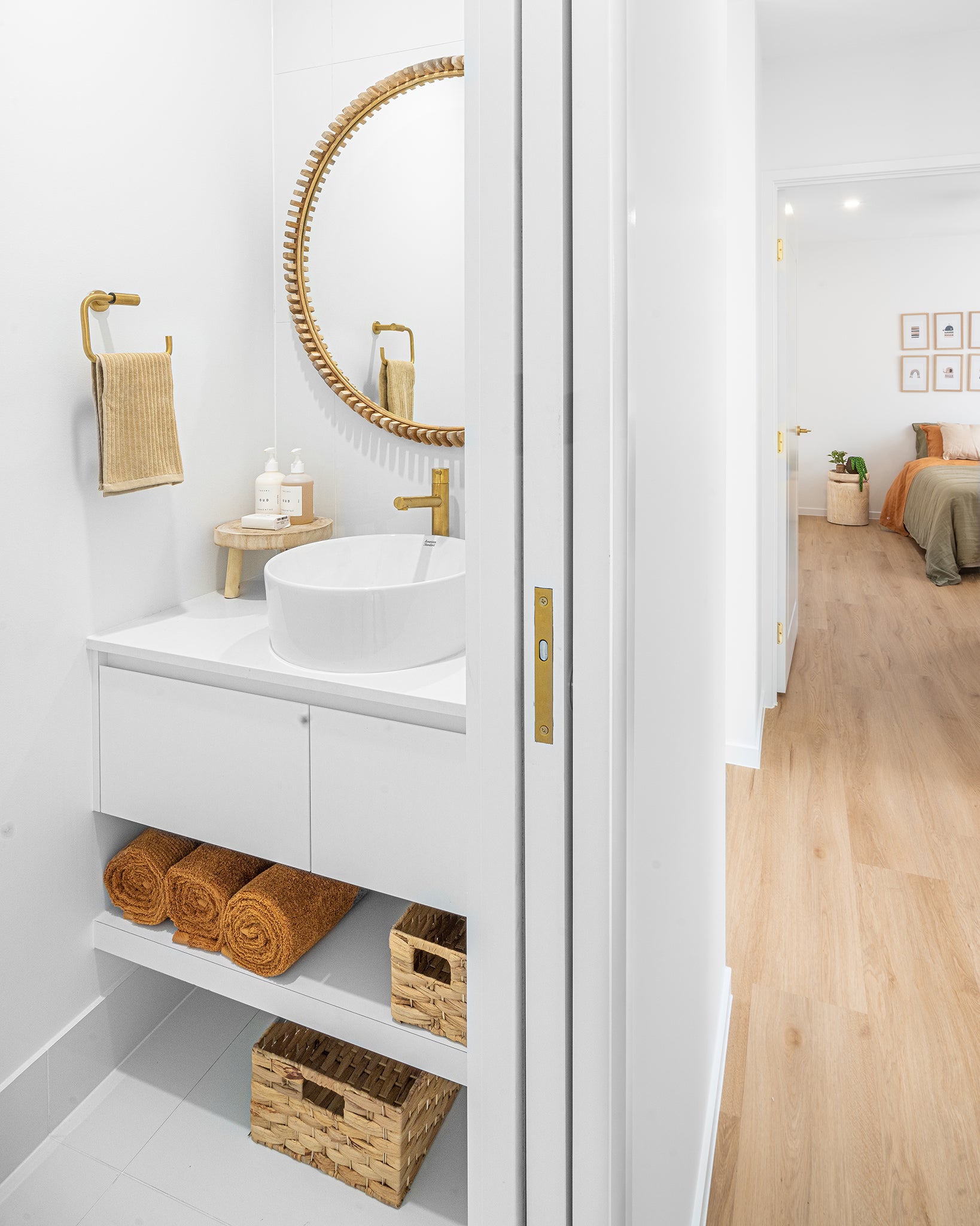 Lindi Round Mirror | Natural Uniqwa Collections