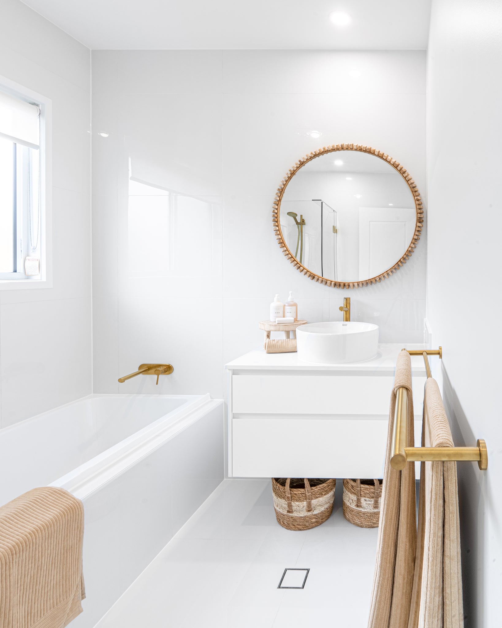 Lindi Round Mirror | Natural Uniqwa Collections